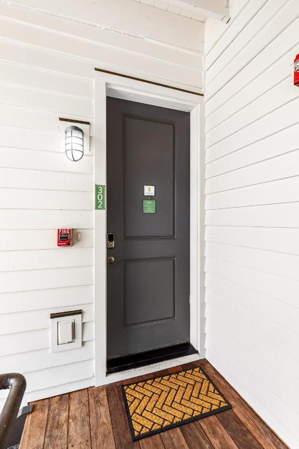 The Azalea Suite At 124 Spring Charleston Exterior photo